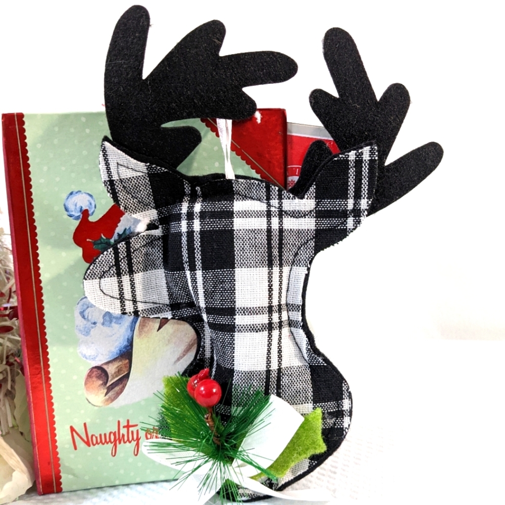 🚨 $5 w/Bundle 2+Items ❤️ Reindeer Country Plaid Christmas Ornament